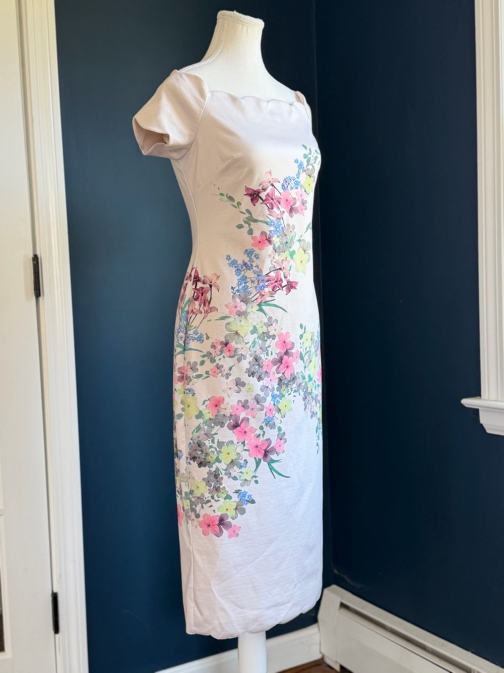 Ted Baker London Ivory Trixiiy Pergola Scallop Dress | Ted Size 2 (US 6) - Picture 3 of 16